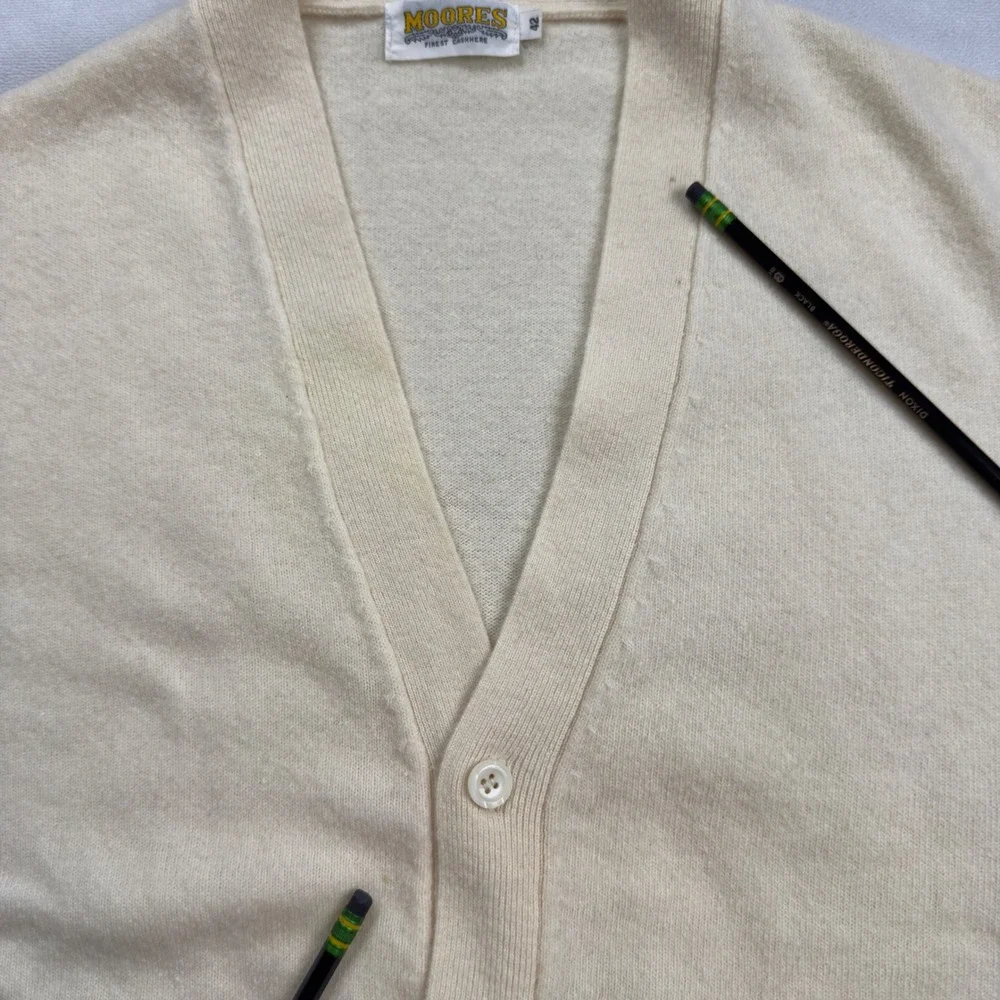 Vintage Moores Finest Cashmere Cardigan Sweater Mens 42 Cream Button Front FLAW - Picture 6 of 9